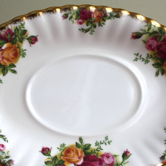 Royal Albert Old Country Roses Gravy Boat and underplate Bone China - Picture 4 of 7